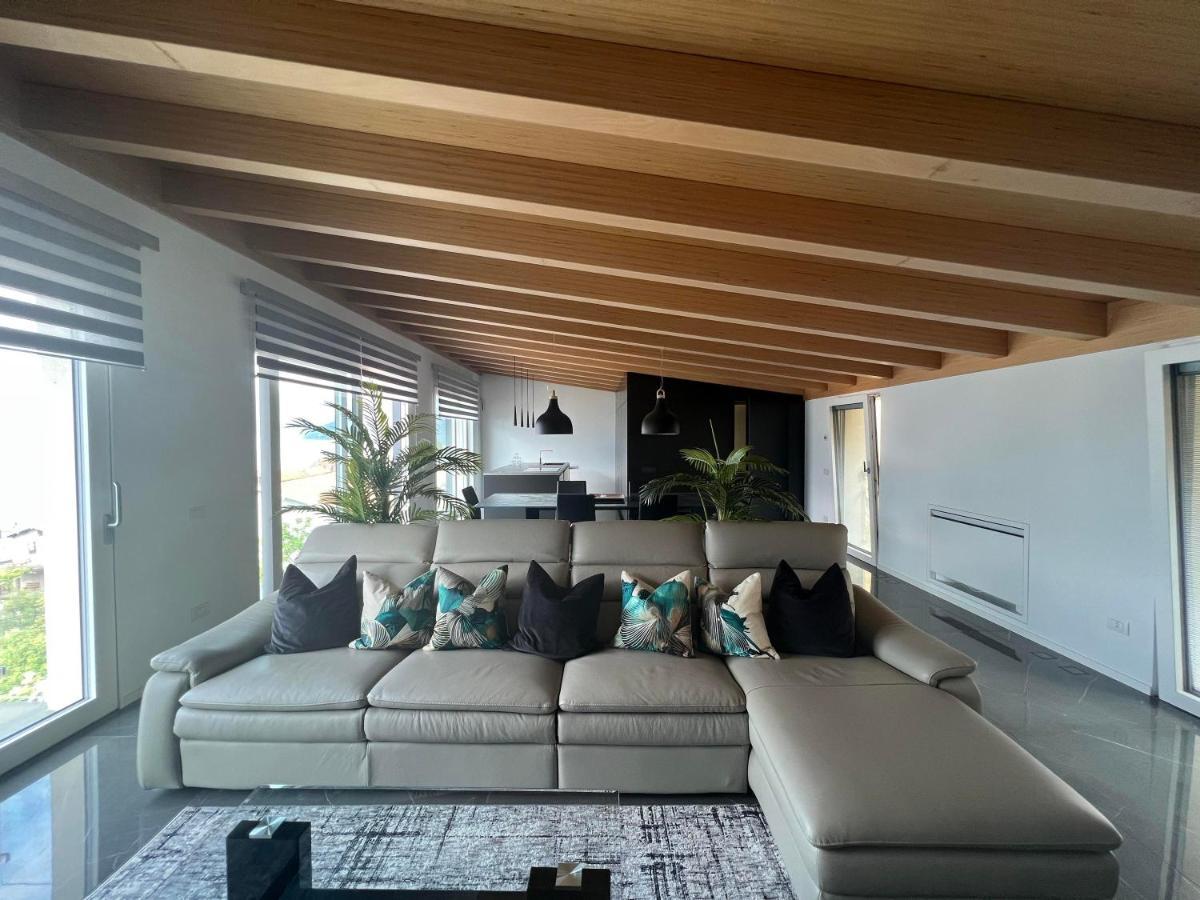 Luxury Lakefront Penthouse Lezzeno Exteriér fotografie