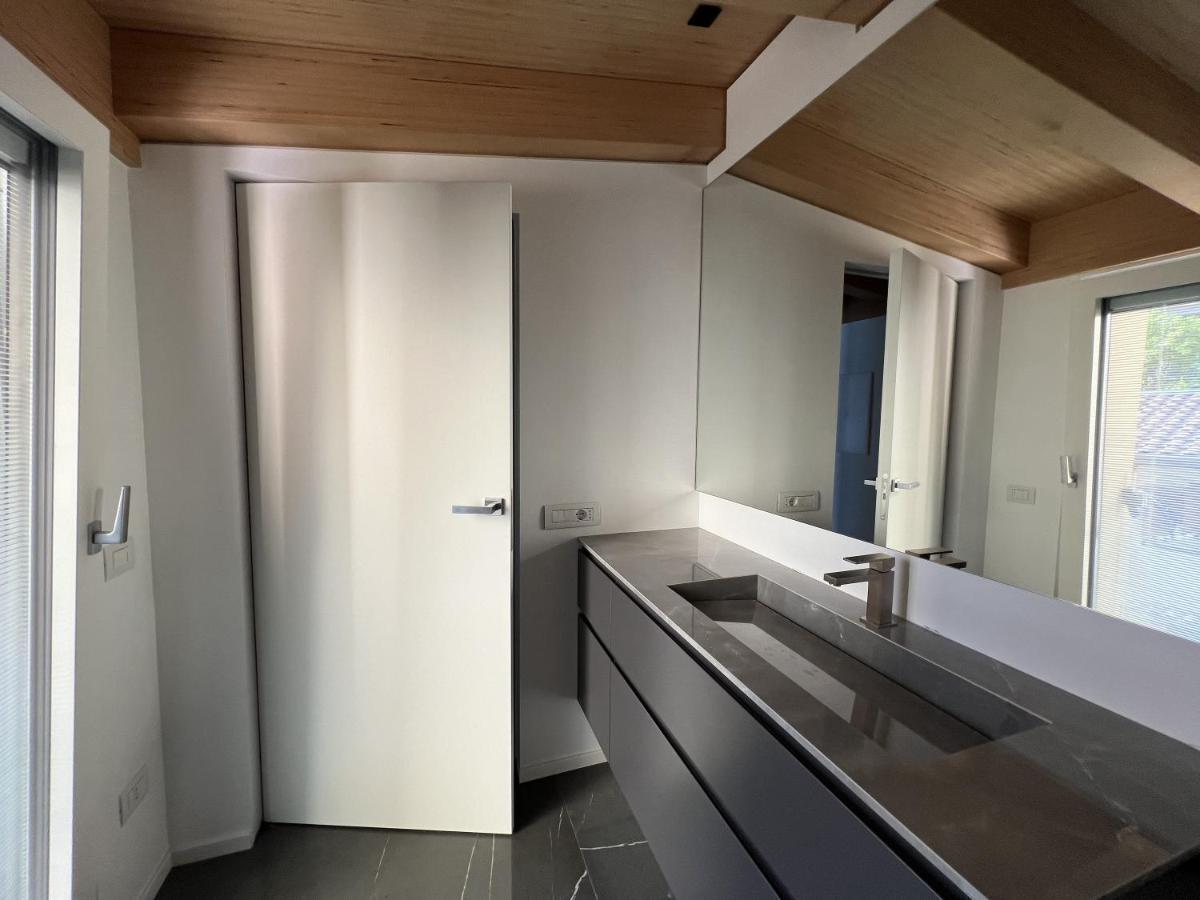 Luxury Lakefront Penthouse Lezzeno Exteriér fotografie